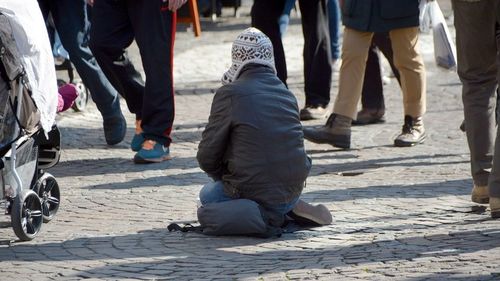 Viceprimarul din Rotterdam a venit să caute soluții la Iași: are sute de persoane fără adăpost, din care 71 sunt români din zonă / „Se impune educarea publicului care doreşte să meargă la muncă în Olanda”