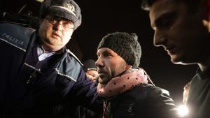 Matteo Politi, acuzat că a operat 28 de persoane în mai multe clinici private fără să aibă dreptul de a profesa, a fost condamnat în primă instanță la 3 ani și 10 luni de închisoare