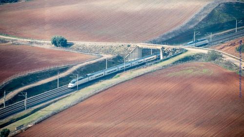 Parchetul European deschide o anchetă în Spania privind o posibilă fraudă cu fonduri europene destinate întreținerii liniei feroviare de mare viteză Madrid-Sevilla