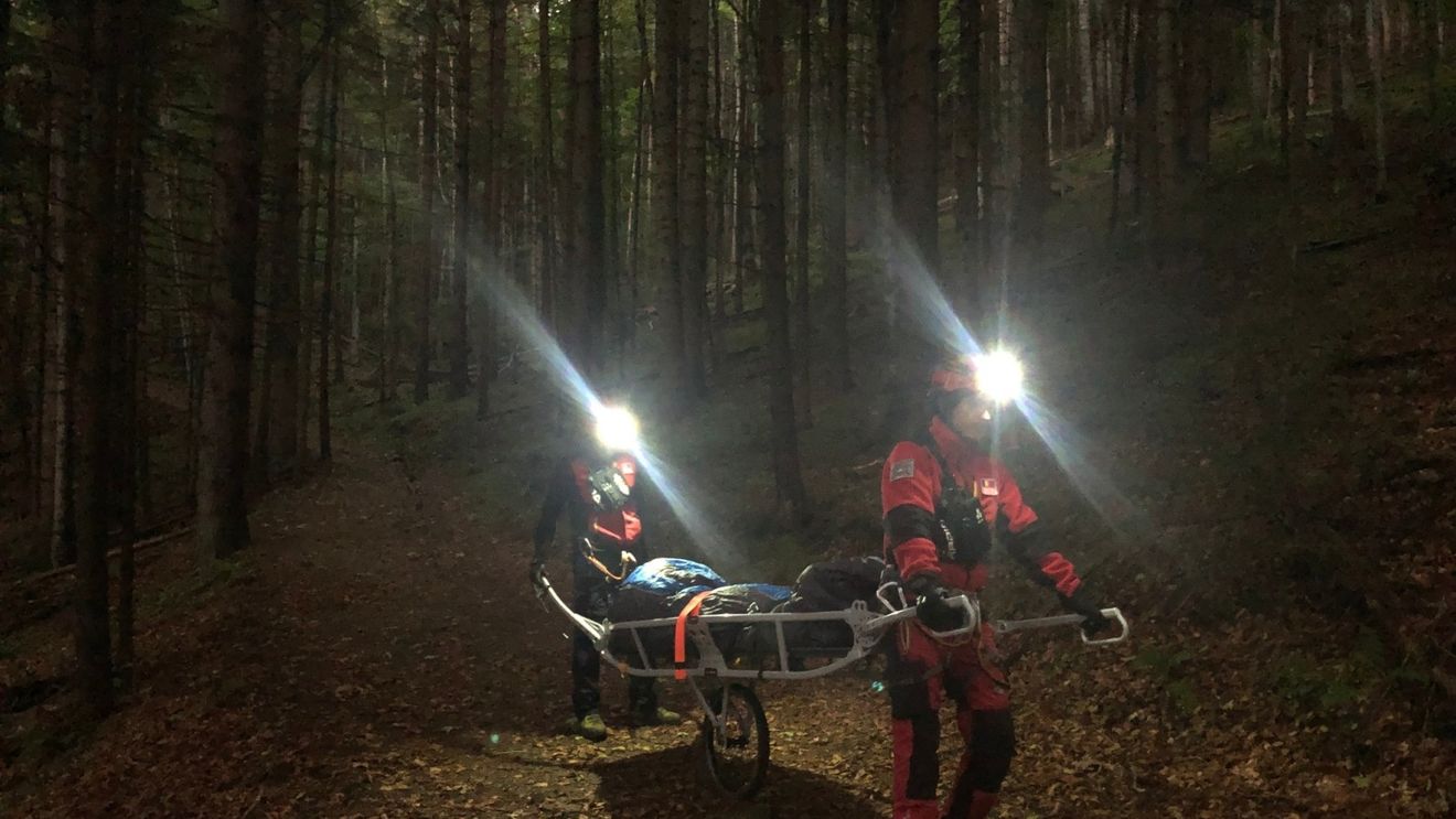 24 de persoane salvate în 24 de ore de salvamontiști/ Șase au ajuns la spital, o persoană a murit