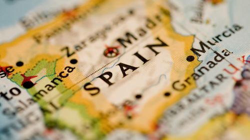 Doisprezece români, cinci adulţi şi şapte copii, răniţi după ce acoperişul casei în care se mutaseră de mai puţin de o lună, într-o localitate din regiunea spaniolă Asturia, s-a prăbuşit peste ei