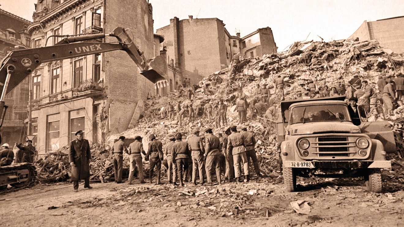 47 de ani de la cutremurul din 1977 / Orașul Zimnicea, demolat pentru vizita lui Ceaușescu / 200 de apartamente care trebuiau construite în 100 de zile s-au finalizat după 4 ani