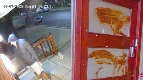 Un român trimis în judecată pentru atacuri antisemite la Londra s-a declarat nevinovat și va fi ținut în arest preventiv până la proces