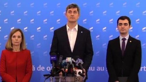 Dan Barna: Este un buget al minciunii şi al împingerii României în criză/ Veniturile pe care se bazează sunt aberante