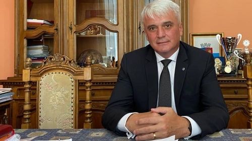 Primarul din Şimleu Silvaniei, județul Sălaj, a anunţat că a fost confirmat cu COVID-19