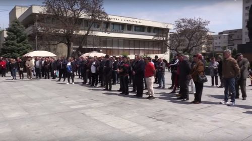VIDEO Miting PSD eșuat la Vaslui: Doar o mână de oameni au venit la manifestația electorală convocată de liderul local / Dumitru Buzatu i-a apostrofat pe vasluieni cerându-le ”să iasă din letargie”