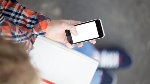 Finlanda restricţionează utilizarea telefoanelor mobile în şcoli