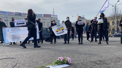 Guvernul anunță că a majorat de patru ori suma pentru decontarea transportului elevilor care învaţă în altă localitate decât cea de domiciliu