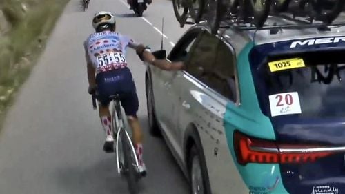 VIDEO Suspendare drastică în Turul Franței: Imaginile l-au dat de gol, iar Lenny Martinez își vede visul spulberat