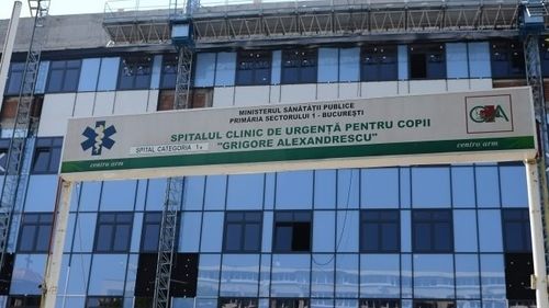 Fetița de 7 ani, cu piciorul amputat în urma accidentului provocat de adolescentul de 17 ani, a fost detubată și este în stare stabilă, anunță medicii