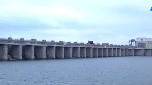 Avarii semnificative la barajul critic din Herson / Centrala nucleară Zaporijia folosește apa din rezervorul barajului pentru a-și răci reactoarele nucleare (imaginile din satelit)