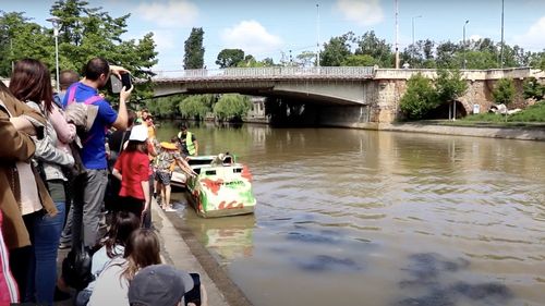 Timişoara: Au pornit cursele de agrement cu vaporaşele pe Canalul Bega, până la ecluză / O călătorie costă 30 de lei