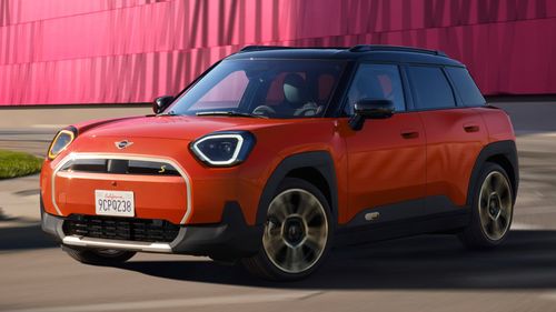 Mini renunță la planul de a deveni brand complet electric / Compania va păstra motoarele termice și după 2030