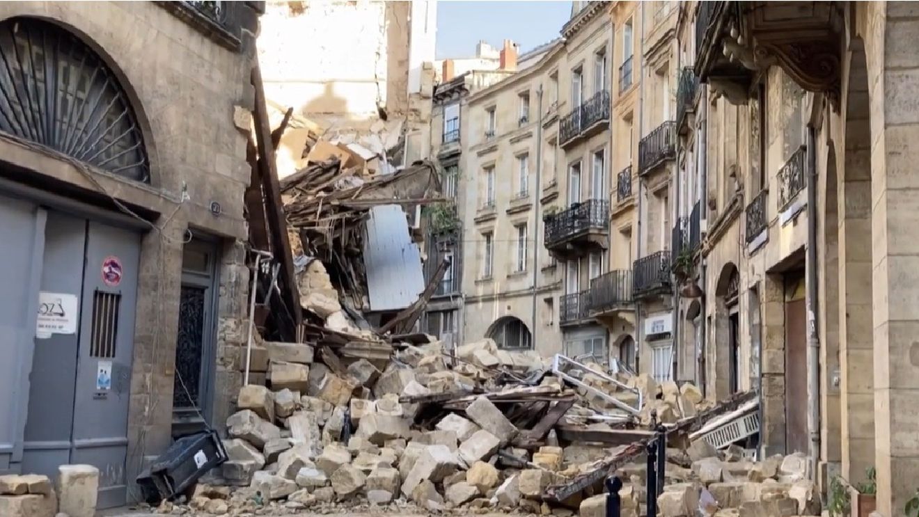 Două clădiri din Bordeaux, sud-vestul Franţei, s-au prăbuşit din cauze încă necunoscute / Trei persoane au fost rănite