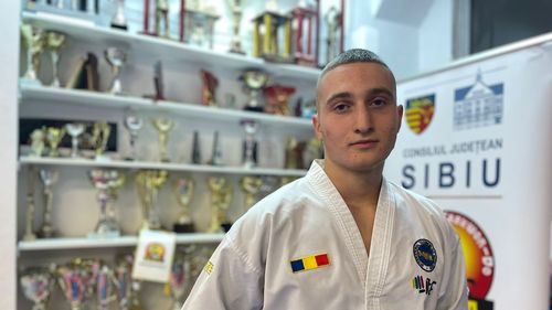 Un sibian a devenit campion mondial la Taekwon-do, la 17 ani / Cele mai grele momente: când trebuia să slăbească pentru a intra în categorie / ”Cel mai mult am slăbit șase kilograme în două săptămâni, cu dietă, saune, chiar și cu înfometare”