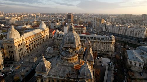 Studiu despre identitatea Bucureștiului: Locuitorii se identifică mai degrabă cu scara blocului și cartierul decât cu orașul / Doar unul din doi spune că este mândru că este din Capitală / George Tuță: „O poveste fără stradă e literatură, iar o stradă fără poveste este asfalt”
