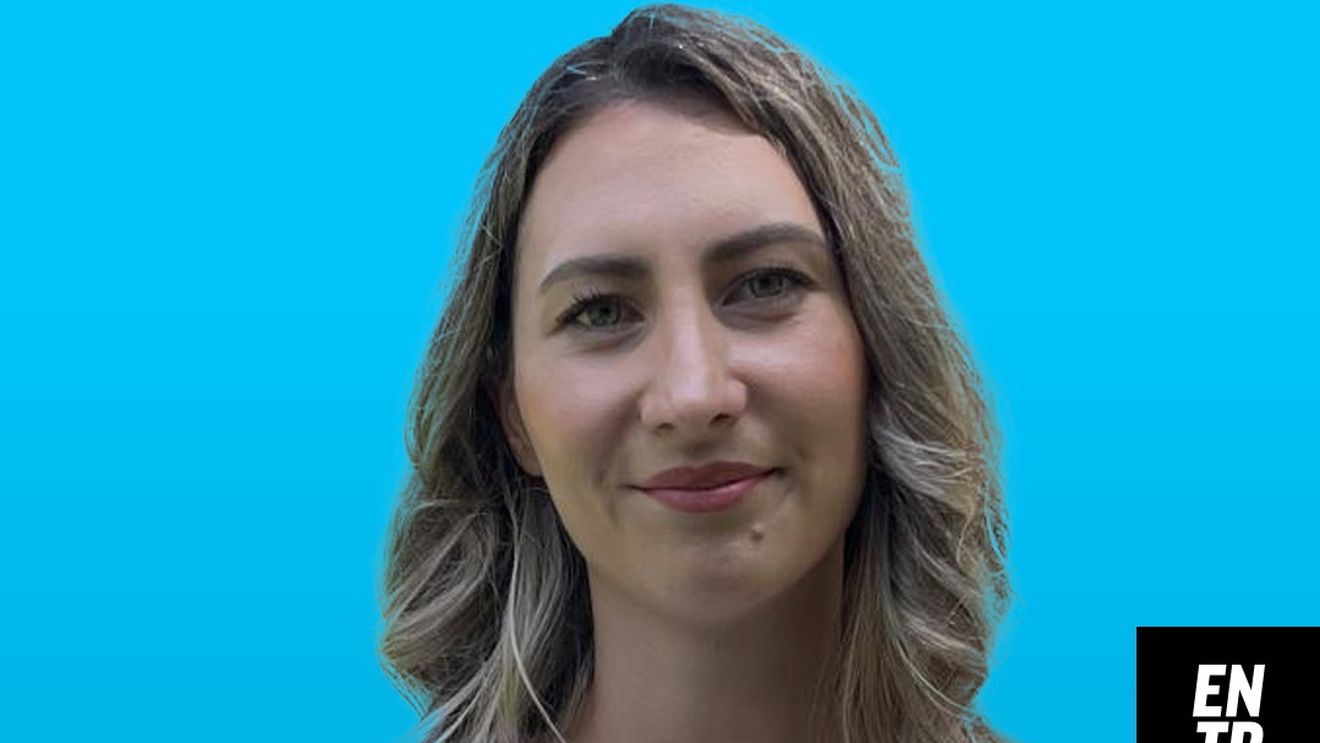 VIDEO De 7 ani într-o echipă de studenți români, Corina Fugaru (30 de ani), despre un nou prototip „open source” cu emisii reduse de dioxid de carbon al unei stații de transport sustenabile
