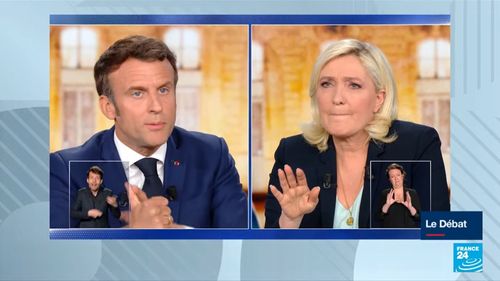 Alegeri prezidențiale Franța: Emmanuel Macron o acuză pe Marine Le Pen că provoacă "războiul civil" prin intenția sa de a interzice vălul islamic