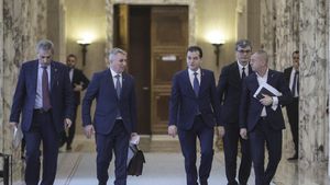 From NATO to Romanian Parliament: Senator confirmed Covid-19 positive after visiting Parliament, dismissing suspicions / Procedures to form a new government hit hard