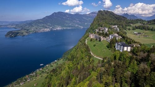 Elveția oferă un premiu în bani pentru cea mai bună idee de a scoate miile de tone de muniții din lacuri