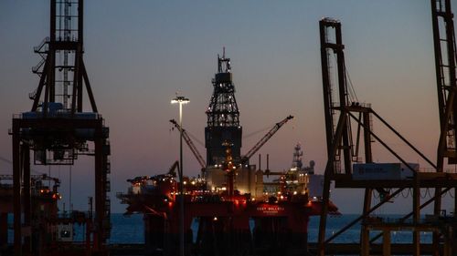 TIMELINE: 23 de ani de tărăgănări, bâlbâieli și piedici puse investitorilor la Marea Neagră. O scurtă istorie a concesiunii Neptun Deep, de la acordarea ei de către statul român până la decizia finală de extracție a gazului / Ce urmează pentru gazele din Marea Neagră