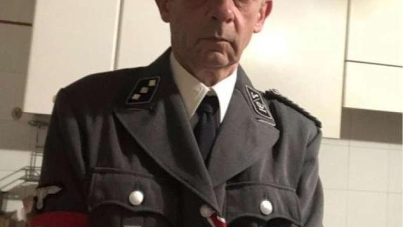 Un fost colonel al forțelor aeriene italiene s-a îmbrăcat în uniformă SS: "Sunt fascist și mândru de asta” / A fost admonestat pe Facebook de sute de italieni
