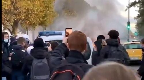VIDEO Franţa: Ciocniri între elevi de liceu şi poliţie, în apropiere de Paris. Tinerii protestează împotriva menținerii școlilor deschise