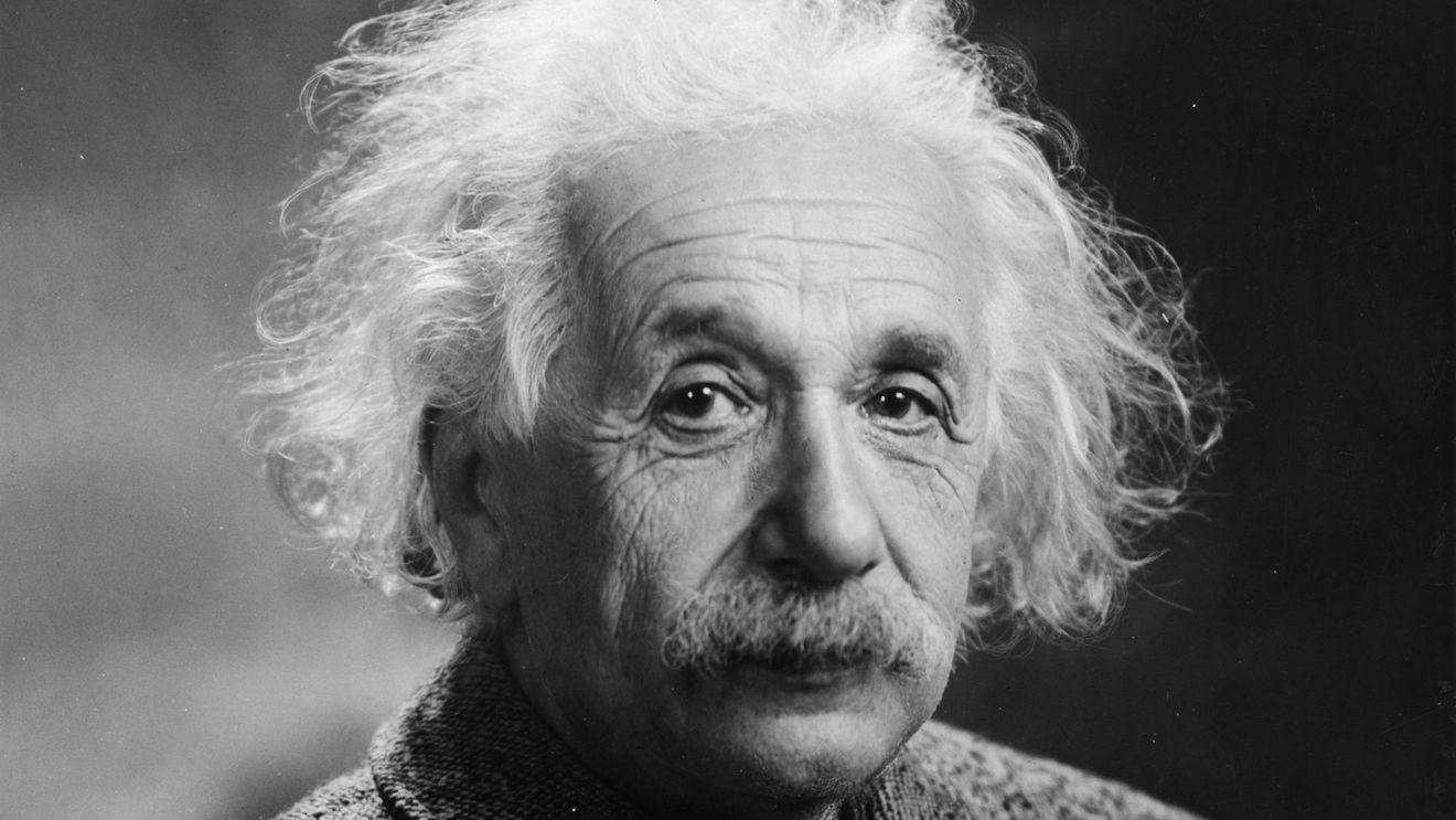 Vioara ascunsă de Einstein în timp ce fugea de naziști, scoasă la licitație pentru 300.000 de lire sterline / Albert Einstein a spus că ar fi devenit muzician dacă nu s-ar fi făcut fizician