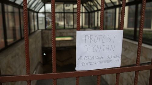 BREAKING Metroul nu circulă, vineri dimineață. Protest spontan al sindicaliștilor, care au coborât pe calea de rulare și au împiedicat trenurile să plece