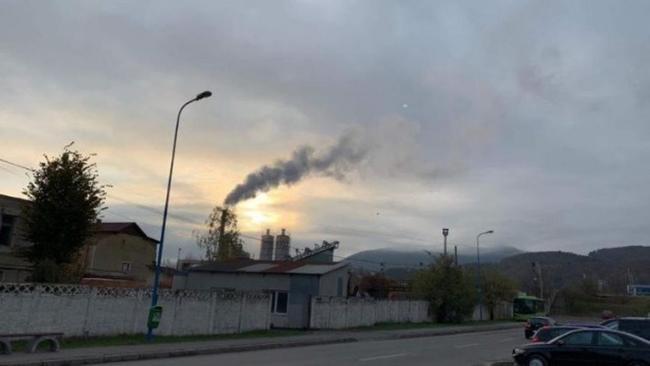 Brașovenii împotriva poluării: o stație de asfalt amplasată între blocuri nu va primi autorizație de funcționare