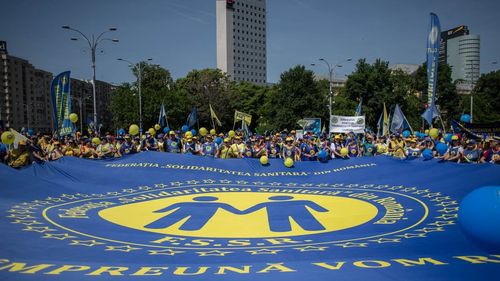 Sindicaliștii din Casa de Asigurări de Sănătate anunță protest și perturbarea serviciilor pentru pacienți. Ei cer creșteri de salarii