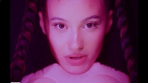 Valuri de hate și susținere după melodia unei traperițe despre viol și abuzurile împotriva femeilor: ”Dați mereu vina pe victime ca idioții”/ Erikăi Isac i se reproșează versurile licențioase/ 1 din 4 români crede că o femeie poate fi violată dacă merge acasă la un bărbat