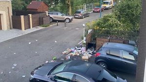 VIDEO Mărturii exclusive probate cu filme și fotografii. Brașovenii din zonele periferice, terorizați de creșterea numărului de urși: ”Sunt mai mulți urși decât oameni pe stradă” / Primăria, somată să ia atitudine, altfel ”va urma moarte de animal!”