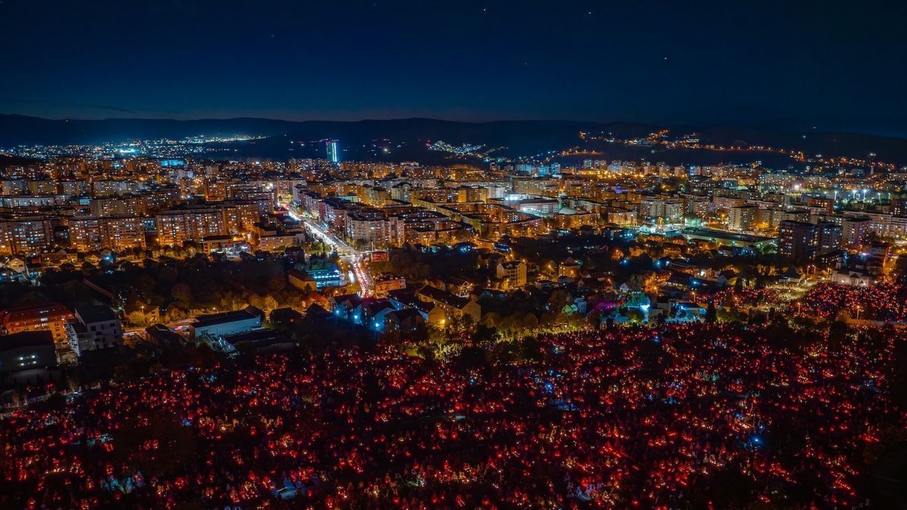 FOTO Spectacolul Luminației la Cluj-Napoca / Imagini din dronă cu cimitirul din Mănăștur