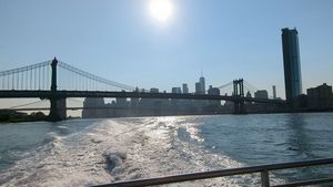 20 de persoane au fost rănite după ce o navă de antrenament a Marinei mexicane a lovit podul Brooklyn, din New York