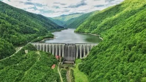 Barajul de la Gura Râului din Sibiu s-a umplut / De marți începe deversarea controlată: „Vor fi imagini frumoase”