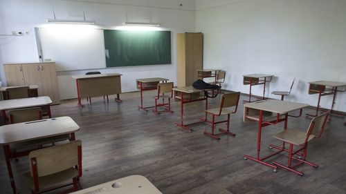 Cursurile față în față, suspendate în 85 de clase din Brăila după ce 18 elevi și 18 profesori au fost confirmați cu COVID-19