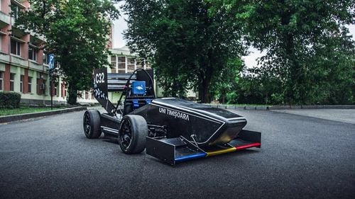 Echipa studenților de la Politehnica Timișoara a lansat noul monopost TSR3 EVO pentru competițiile Formula Student