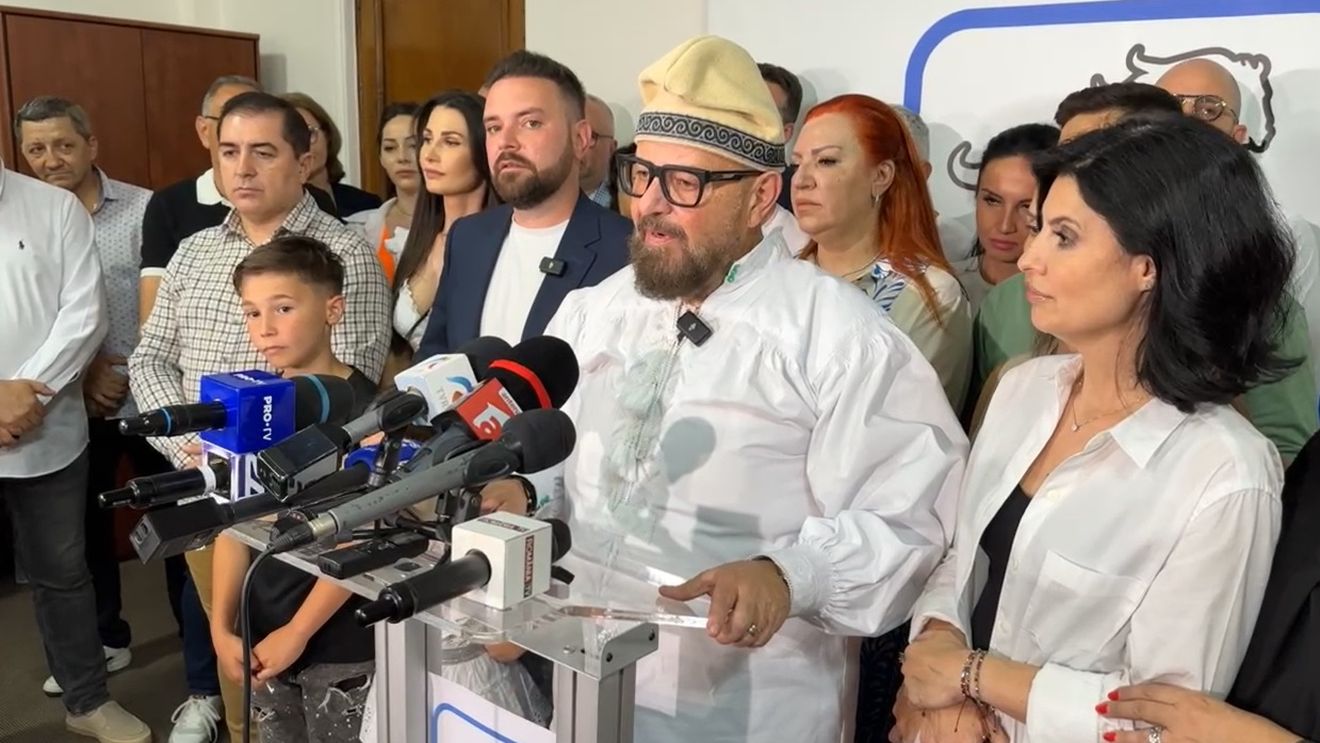 Piedone, schimbat din funcția de președinte executiv PUSL. El anunță că vrea să fie senator