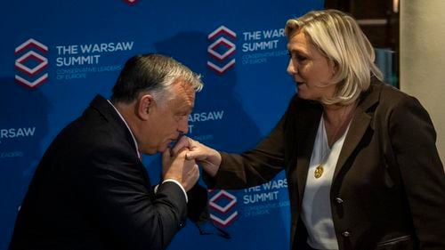 Partidul lui Le Pen ar putea intra în alianța de extrema dreaptă a lui Viktor Orban / Orban mai are nevoie de o țară pentru a-și face grup oficial în Parlamentul European / Va invita UDMR?
