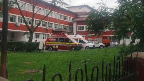32 de pacienți au fost evacuați din Spitalul de boli cronice Călinești, Argeș, după ce a fost declanșată alarma de incendiu/ Fumul ar fi ieșit de la un aparat de aer condiționat