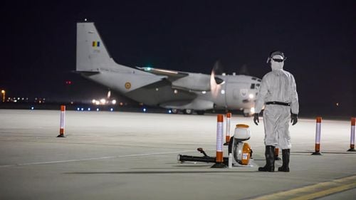Italia acordă României 5.200 de doze de anticorpi monoclonali, pentru tratamentul bolnavilor de COVID. Flacoanele vor ajung marți seara la București cu o aeronavă a MApN