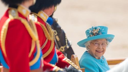 Aniversarea oficială a reginei Elisabeta a II-a a fost marcată printr-un ceremonial militar restrâns