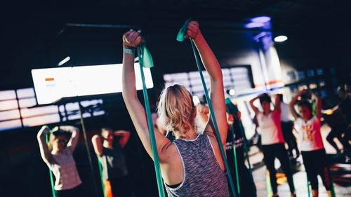 Studiu: 41% dintre reprezentanții Generației Z (18-24 ani) din mediul urban merg la fitness sau aerobic