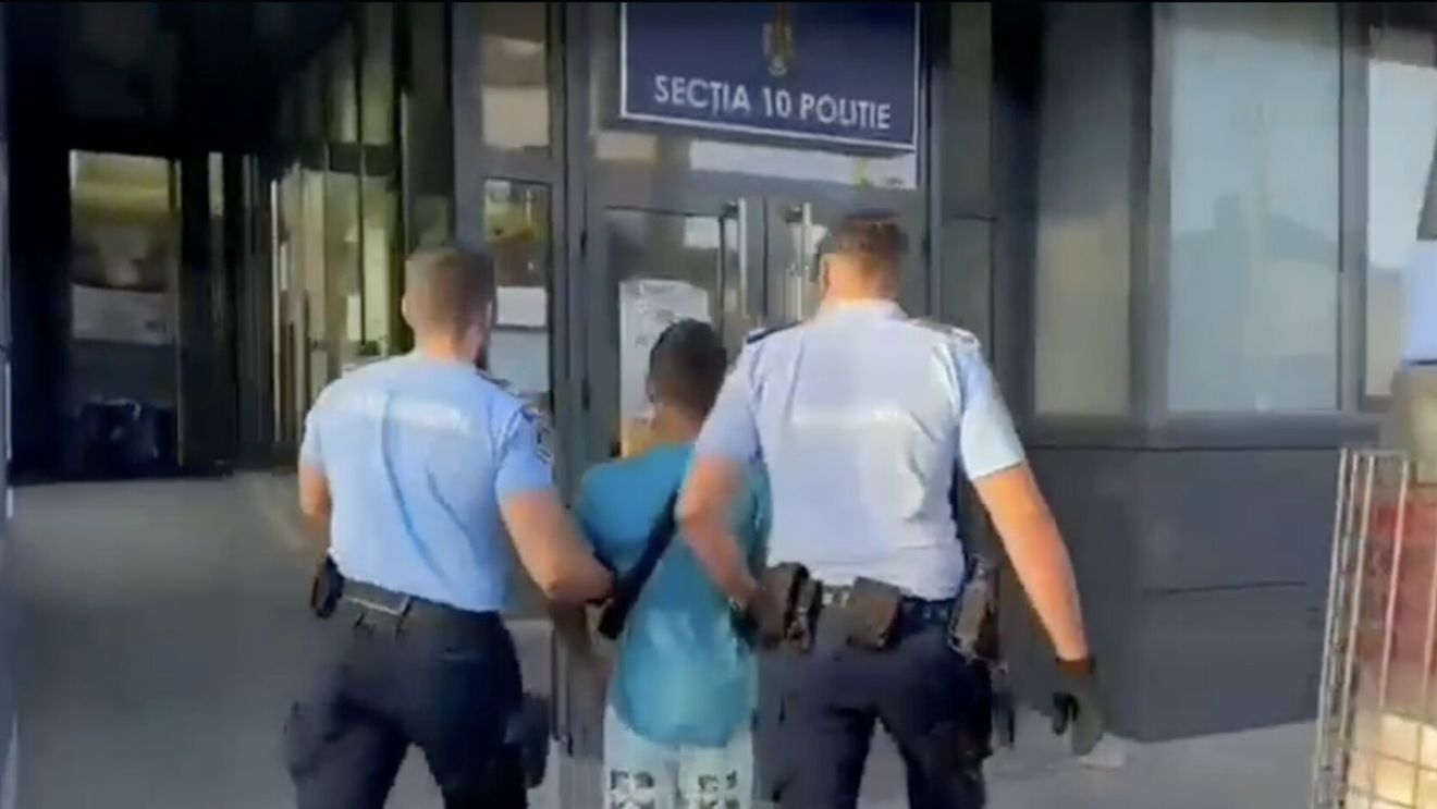 Adolescent reţinut după ce şi-a agresat, în mod repetat, un coleg de liceu