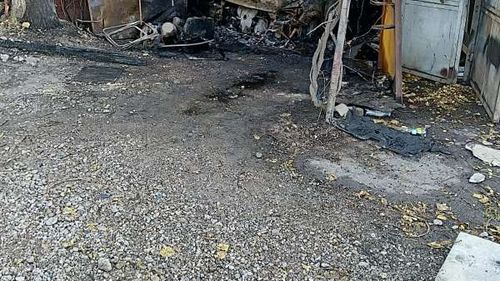 Un gălățean a murit în garaj, după ce a fost surprins de un incendiu / Posibilă cauză a incendiului: un scurt circuit la tabloul electric