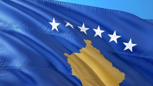 Kosovo propune să preia migranţi din Regatul Unit în schimbul sprijinului Londrei împotriva Serbiei şi Rusiei