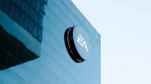 Electronic Arts concediază sute de angajați și anulează un joc din seria Titanfall