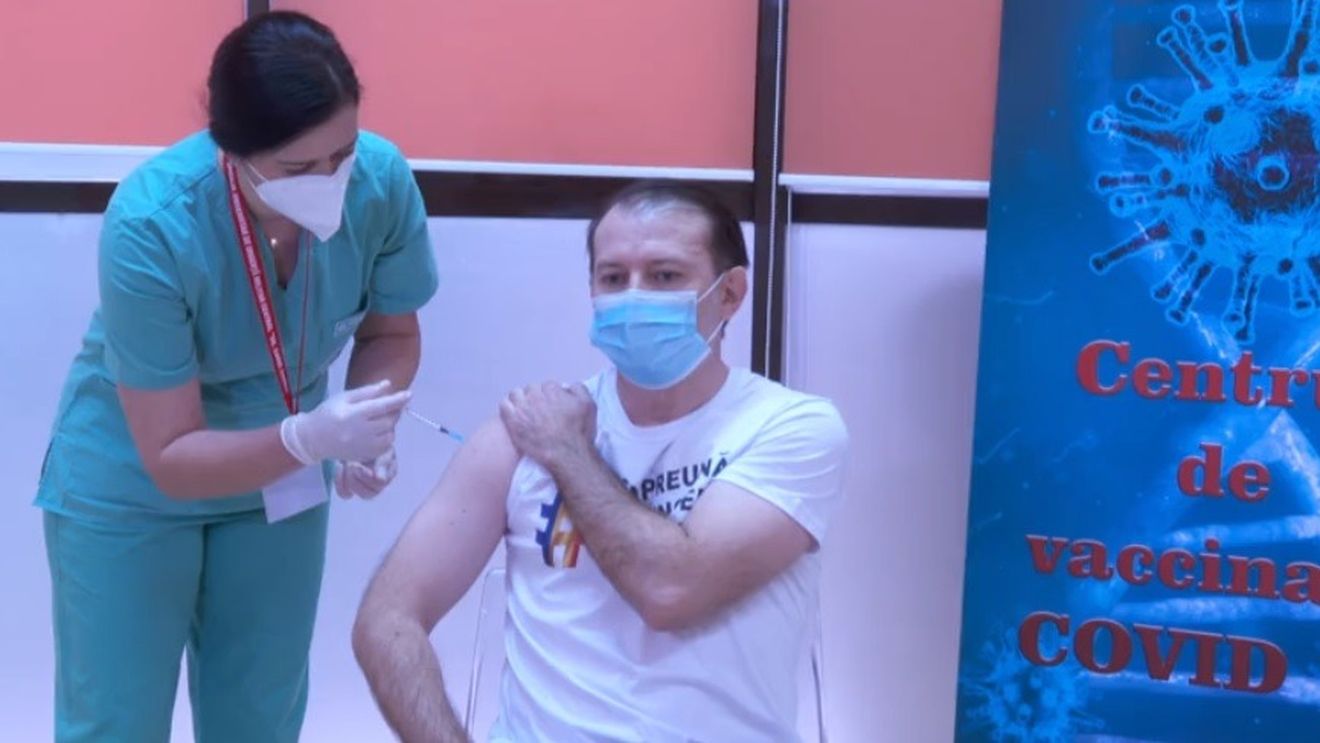 VIDEO Premierul Florin Cîțu s-a vaccinat anti-Covid. ”Ieri s-a văzut foarte clar: românii vor să se vaccineze, obiectivul e să avem 10,4 milioane de români vaccinați până în septembrie”