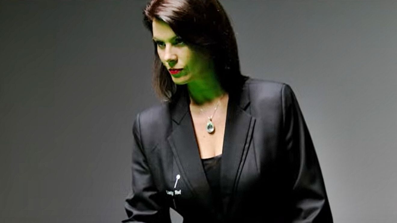Pioniera arbitrajului feminin se retrage - Legendara Michaela Tabb și finalul unei ere din snooker